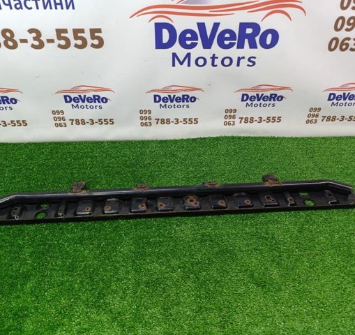 Кронштейн радиатора нижний LR060346 LAND ROVER