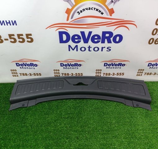 Накладка задней панели багажника LR060584 LAND ROVER