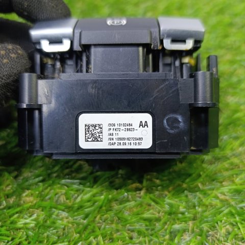 LAND ROVER LR060857 Клавиша электромеханического стояночного тормоза в наличии Львов