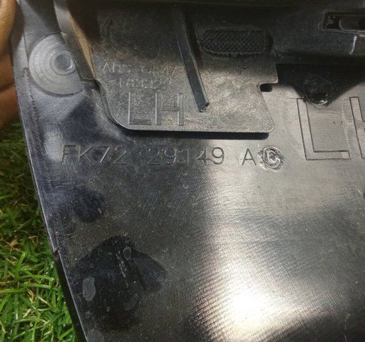 LAND ROVER LR061130 Накладка стойки кузова внешняя задняя левая в наличии Киев