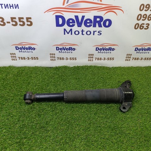 Стойка амортизатора задняя LR061355 LAND ROVER