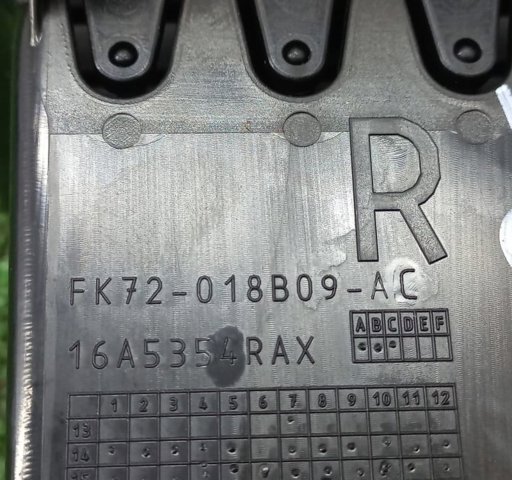 LAND ROVER LR072448 Решетка вентиляции салона на "торпедо" правая в наличии Ровно