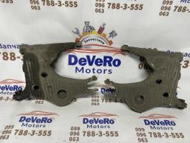 Рычаг задней подвески нижний, левый LR072654 LAND ROVER