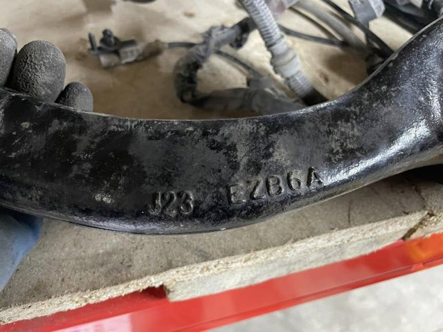 LR073465 LAND ROVER Рычаг передней подвески нижний левый купить в Киев