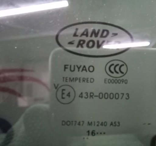 LR078379 LAND ROVER Стекло кузова (багажного отсека) правое купить в Николаев