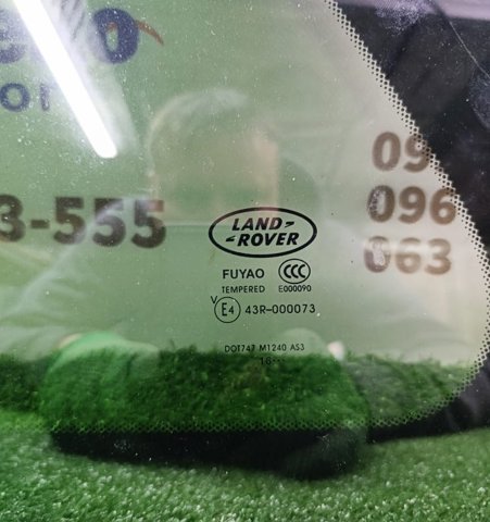 LR078383 LAND ROVER Стекло кузова (багажного отсека) левое купить в Ирпень