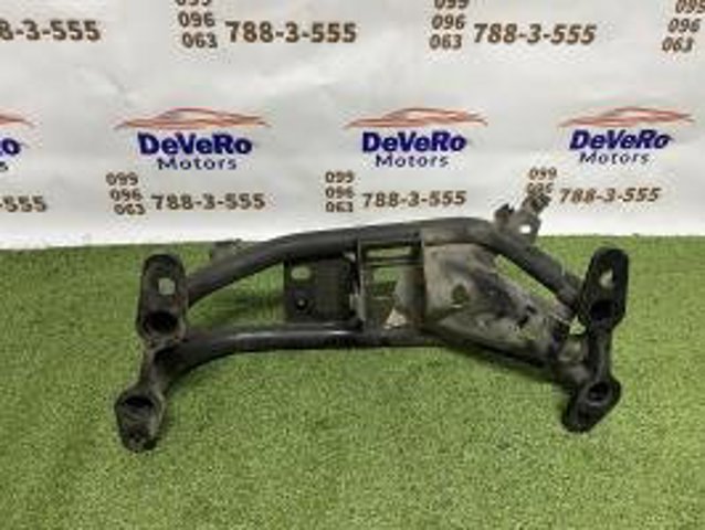Крепление кпп LR084110 LAND ROVER