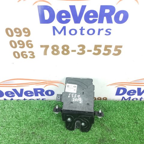 Замок стекла задней третей-пятой двери LR088571 LAND ROVER