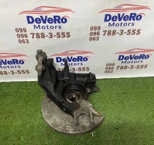 Цапфа поворотная левая LR090543 LAND ROVER