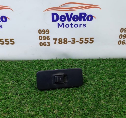 Кнопка стеклоподъемника передняя правая YUD501070PVJ LAND ROVER