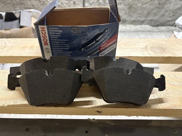 BOSCH 0986494705 Передние тормозные колодки в наличии Украина