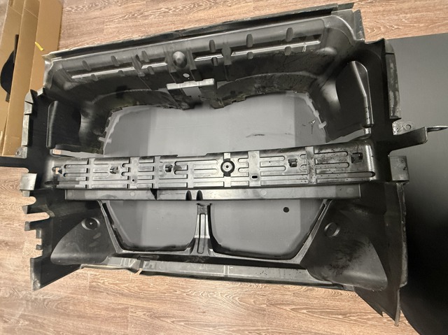 Воздуховод радиатора 51748074611 BMW