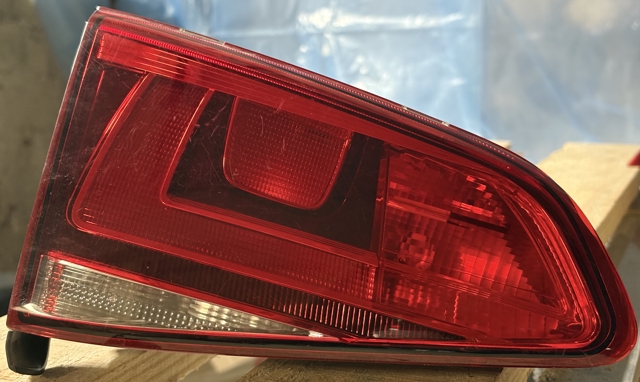 Задняя левая внутренняя фара 5GM945093B VAG