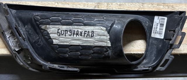 CHRYSLER 5UP97RXFAB Заглушка (решетка) противотуманных фар бампера переднего левая в наличии Днепр