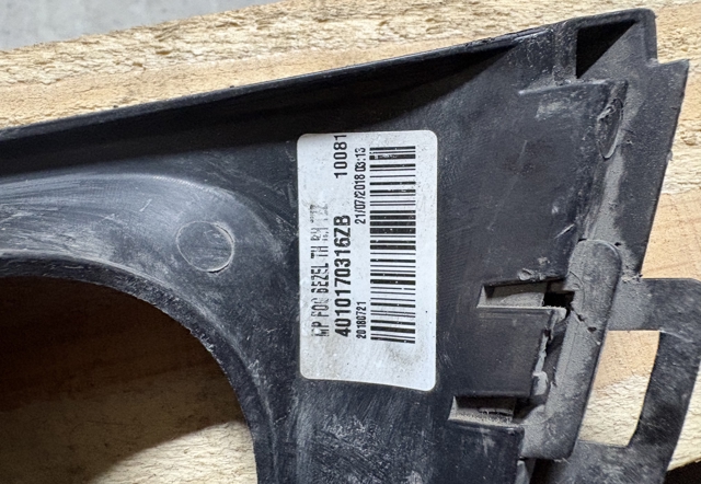 CHRYSLER 5UP97RXFAB Заглушка (решетка) противотуманных фар бампера переднего левая в наличии Черновцы