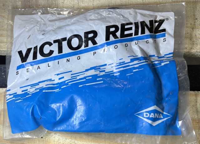 VICTOR REINZ 713410800 Прокладка клапанной крышки двигателя правая в наличии Сумы