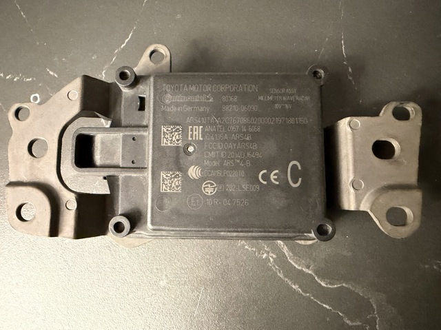 Радарный датчик дистанции 8821006090 TOYOTA