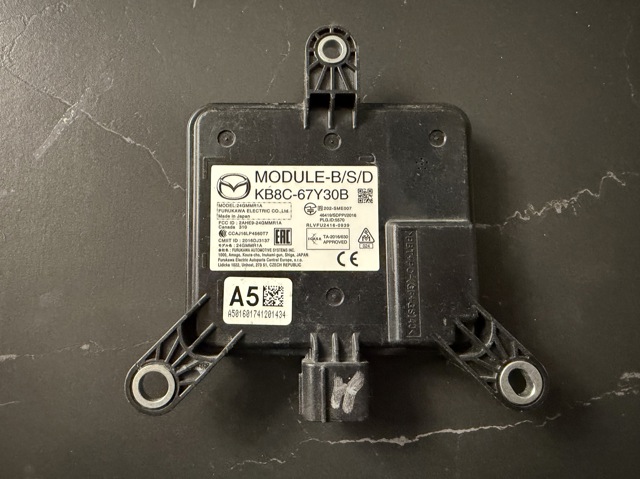 Датчик контроля мертвой зоны, задний KB8C67Y30B MAZDA