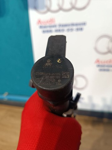 Регулятор давления топлива в топливной рейке Audi A8 D3