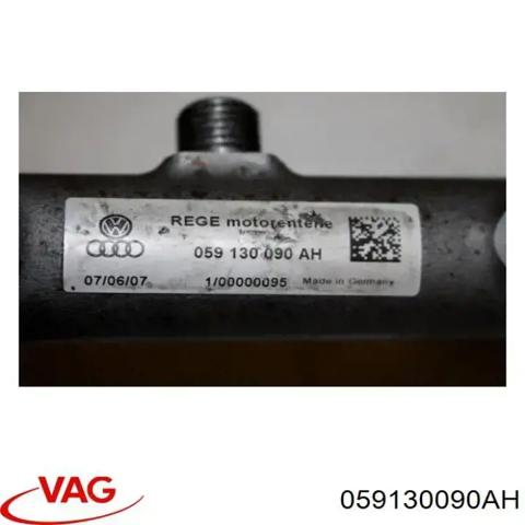 VAG 059130090AH Распределитель топлива (рампа) правый в наличии Львов