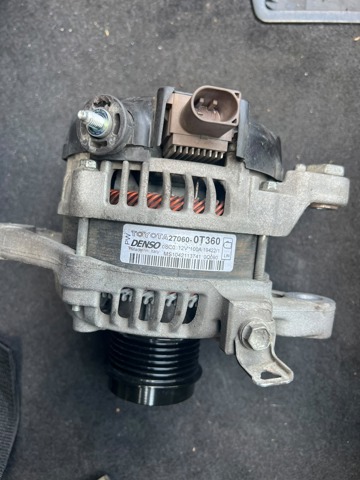Автомобильный генератор 270600T360 TOYOTA