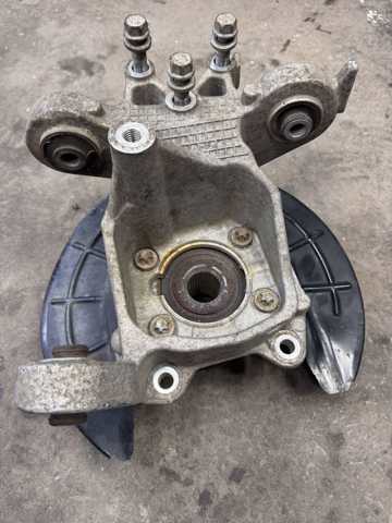 Цапфа поворотная правая 05090072AC CHRYSLER