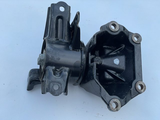218302T150 HYUNDAI Левая подушка двигателя купить в Ирпень