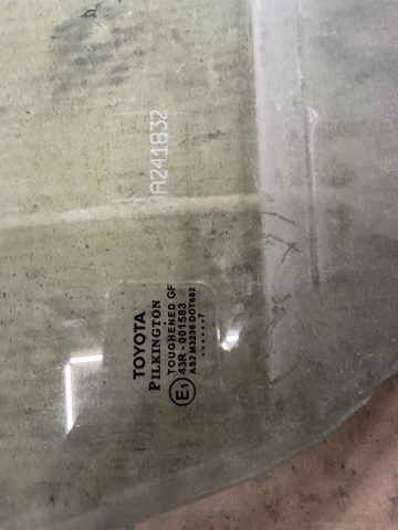 681100D191 Стекло двери передней правой купить Сумы