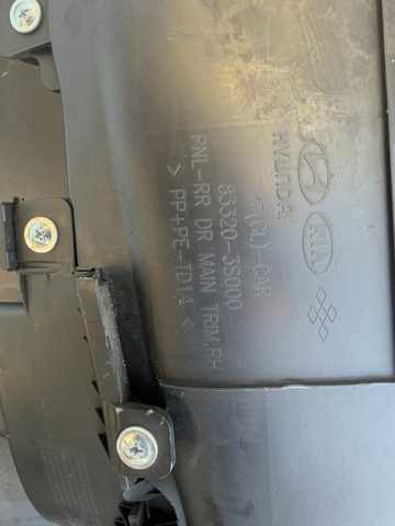 833023S030RY HYUNDAI Обшивка (облицовка) внутренняя двери задней правой купить в Павлоград