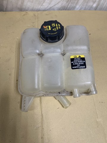 Водяной бачок системы охлаждения 8V618K218AE FORD