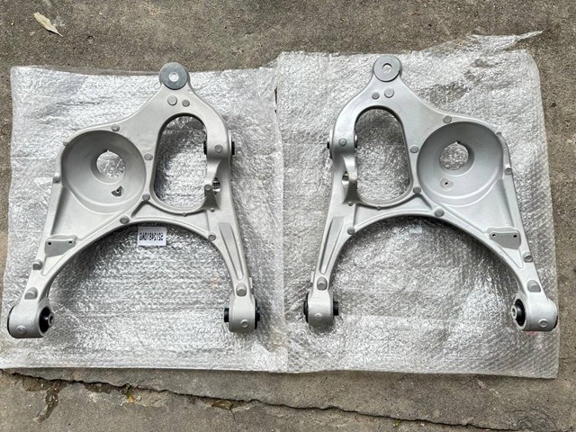 Балансир задний нижний, левый 52124811AG MARKET (OEM)
