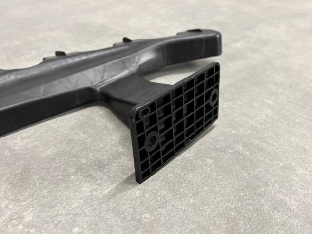 105683700D TESLA Усилитель переднего бампера купить в Ужгород