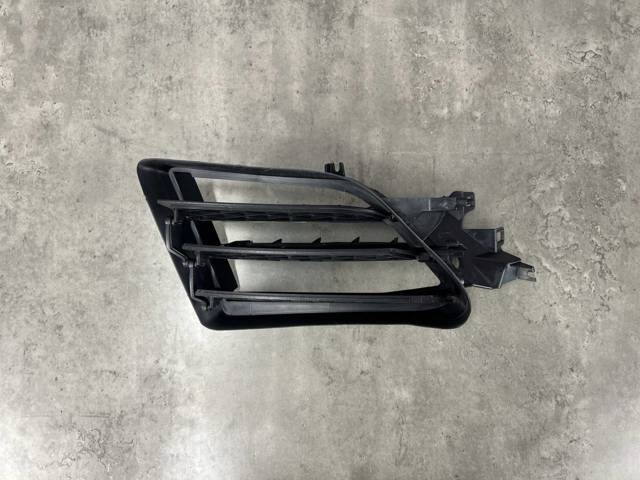 105785100J TESLA Решетка бампера переднего левая купить в Полтава