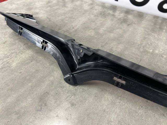 TESLA 106247200F Кронштейн решетки радиатора в наличии Ужгород