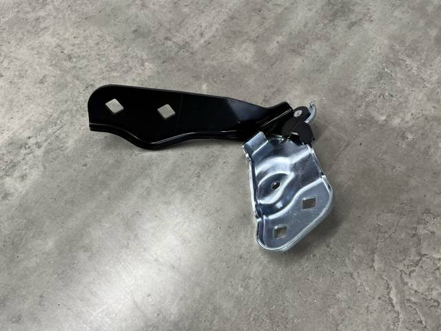 TESLA 109879300D Петля капота правая в наличии Украина