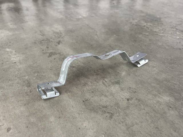 TESLA 110454100B Кронштейн бампера переднего внешний правый в наличии Сумы