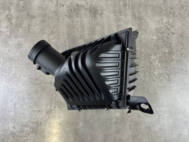 13717609482 BMW Корпус воздушного фильтра купить в Николаев