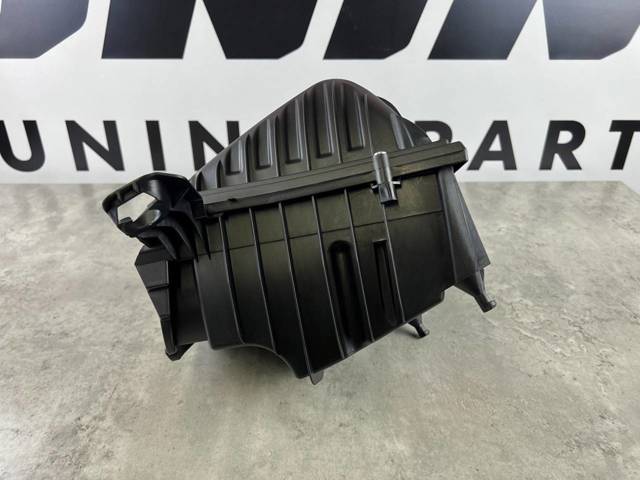 13717609482 BMW Корпус воздушного фильтра купить в Полтава