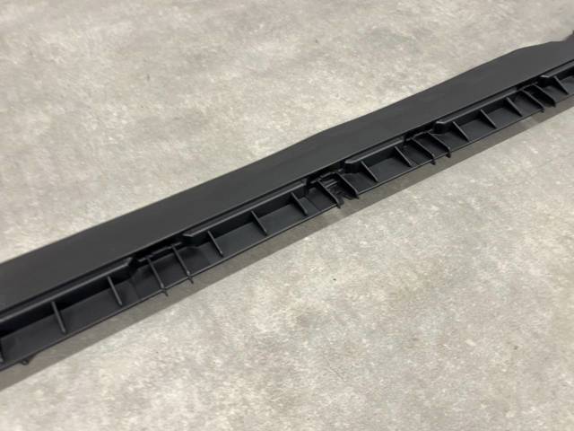 149774100B TESLA Кронштейн наружной накладки порога левой купить в Житомир