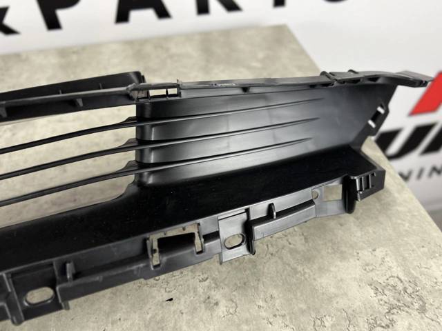TESLA 169431100F Решетка бампера переднего центральная в наличии Житомир