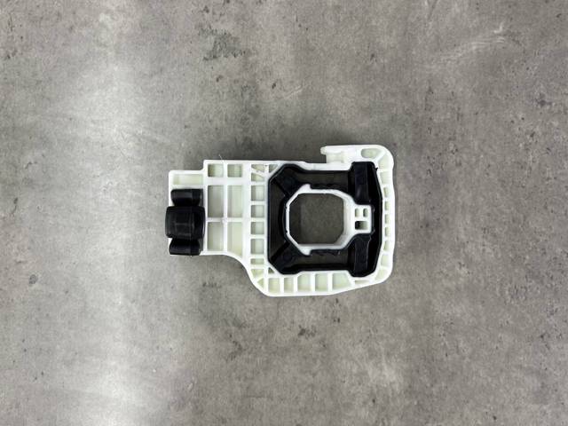 BMW 17118632139 Кронштейн радиатора нижний в наличии Черкассы