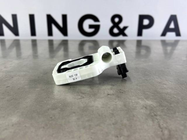 BMW 17118632139 Кронштейн радиатора нижний в наличии Львов
