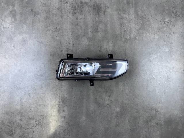 NISSAN 261508995A Фара противотуманная правая в наличии Ровно