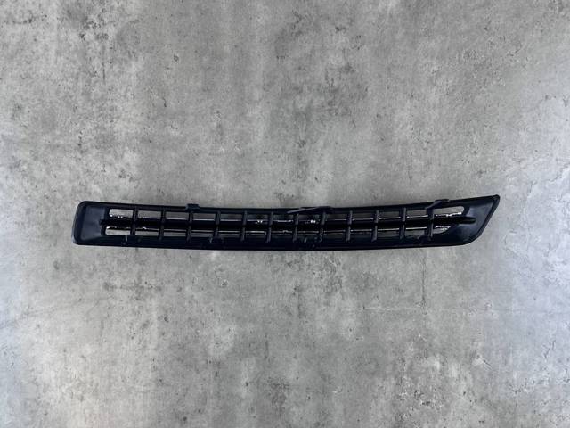 VOLVO 30790053 Решетка бампера переднего левая в наличии Каменское