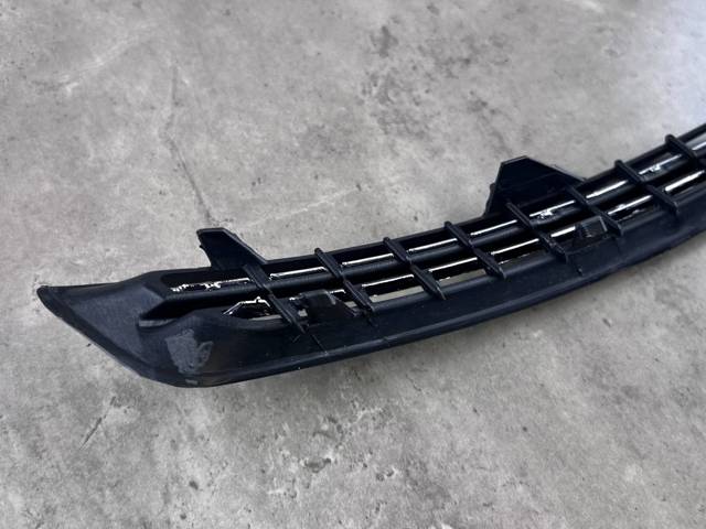 VOLVO 30790053 Решетка бампера переднего левая в наличии Полтава