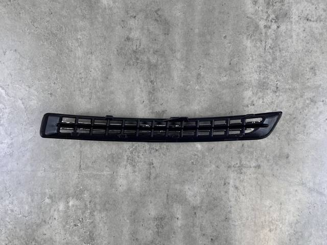 VOLVO 30790054 Решетка бампера переднего правая в наличии Одесса