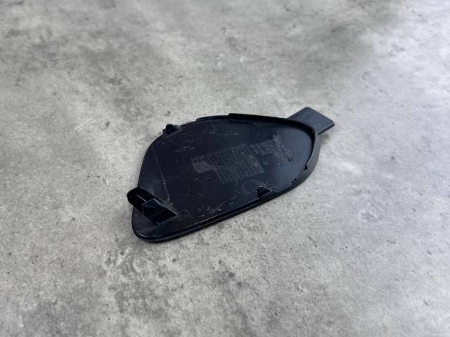 VOLVO 31323839 Заглушка бампера буксировочного крюка передняя левая в наличии Чернигов