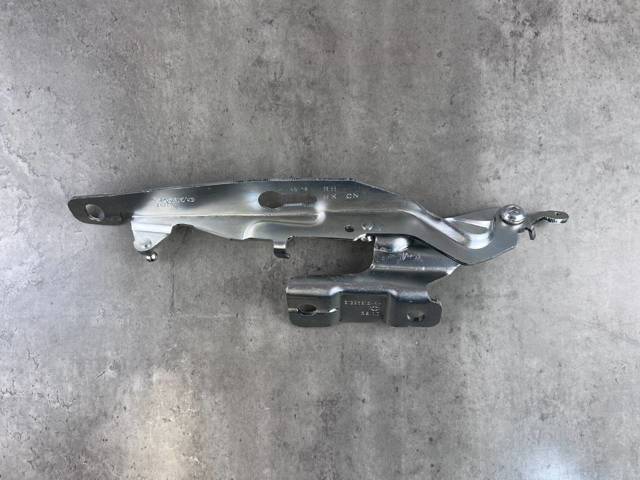 VOLVO 31385815 Петля капота правая в наличии Николаев