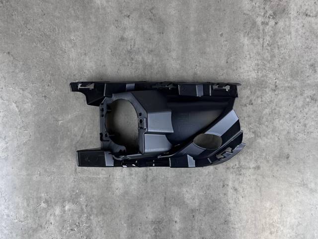 31407959 VOLVO Кронштейн крепления противотуманной фары левой купить в Ужгород