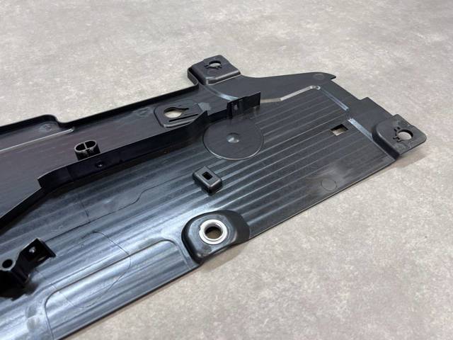 VOLVO 31497613 Защита днища левая в наличии Львов